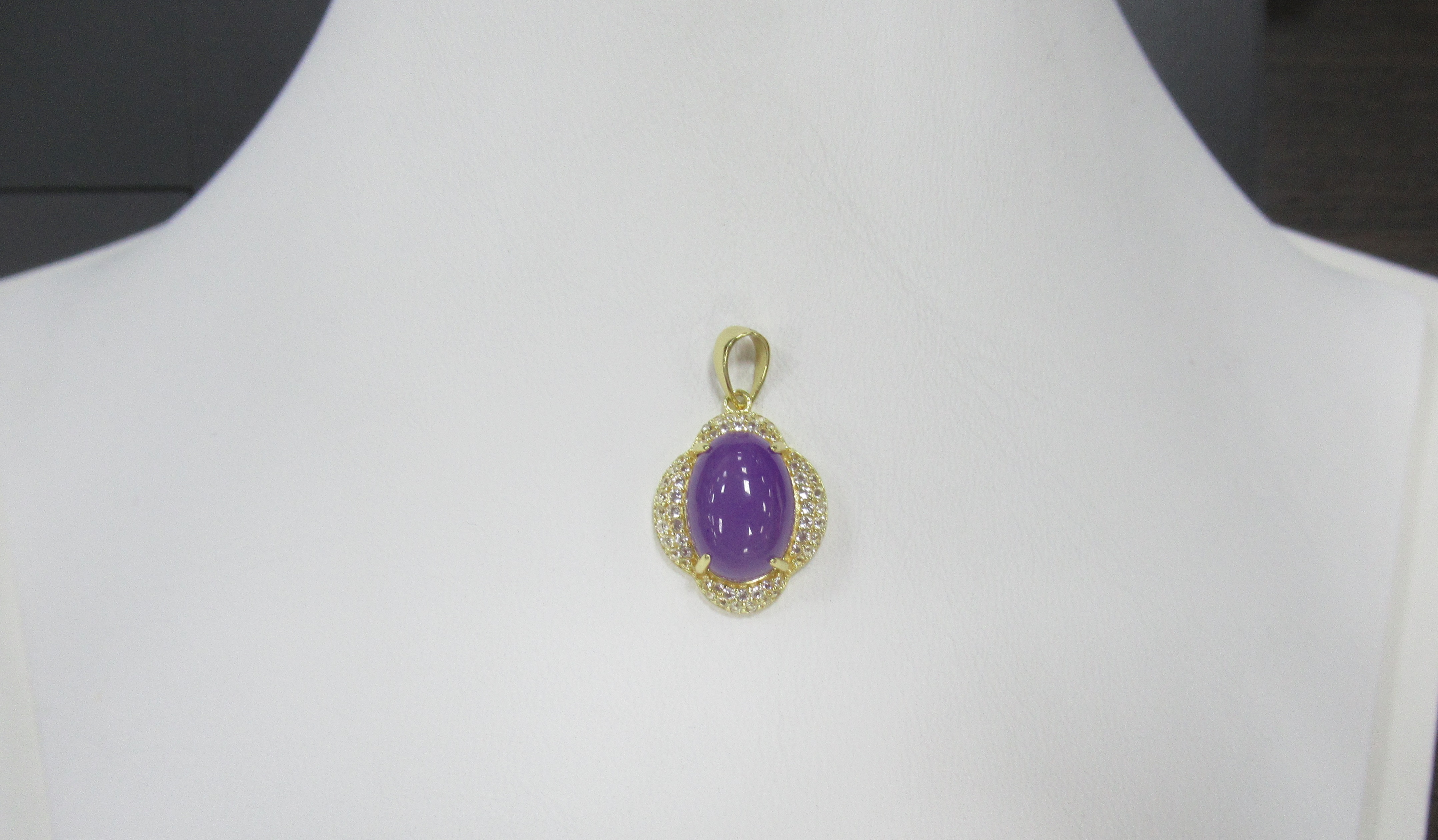 Серебряная подвеска с лавандовым жадеитом